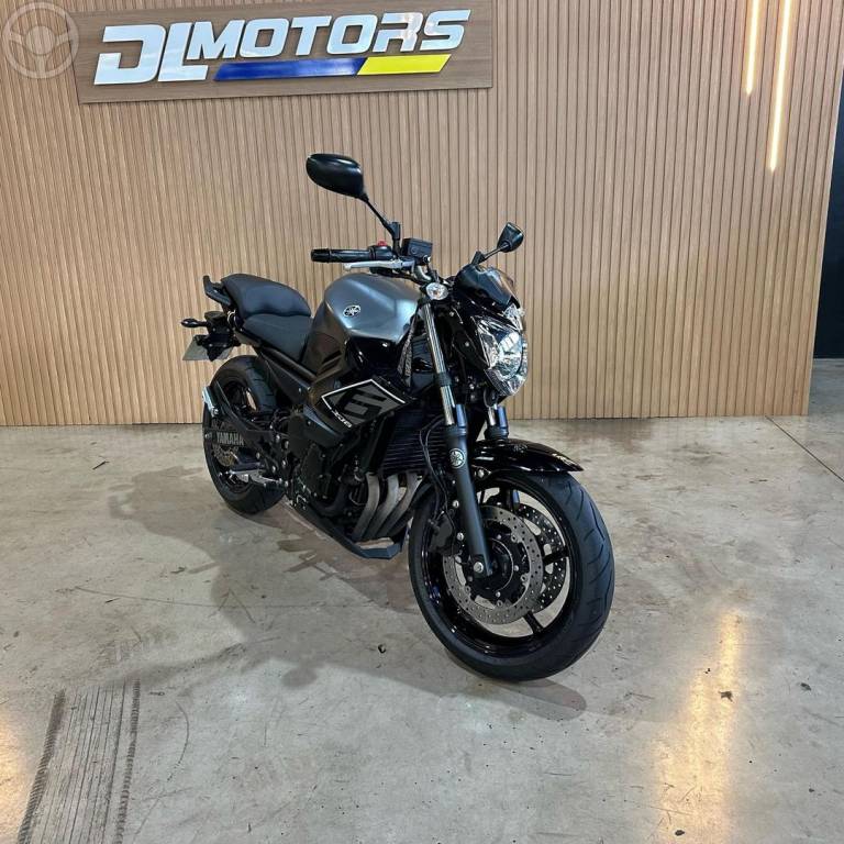 YAMAHA - XJ6 N ABS - 2016/2017 - CINZA - R$ 53.800,00