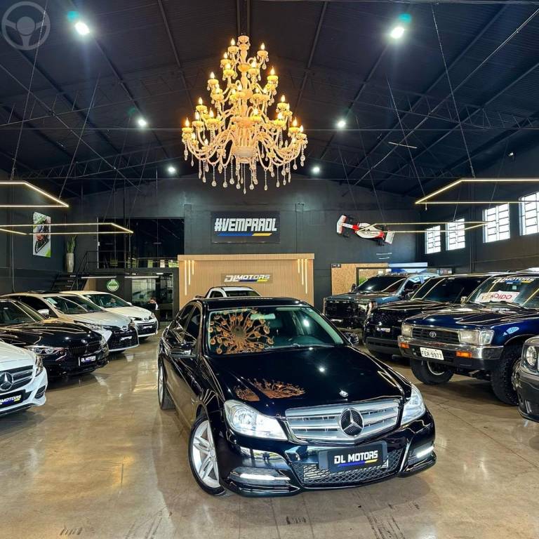 MERCEDES-BENZ - C 180 - 2011/2012 - PRETA - R$ 58.800,00