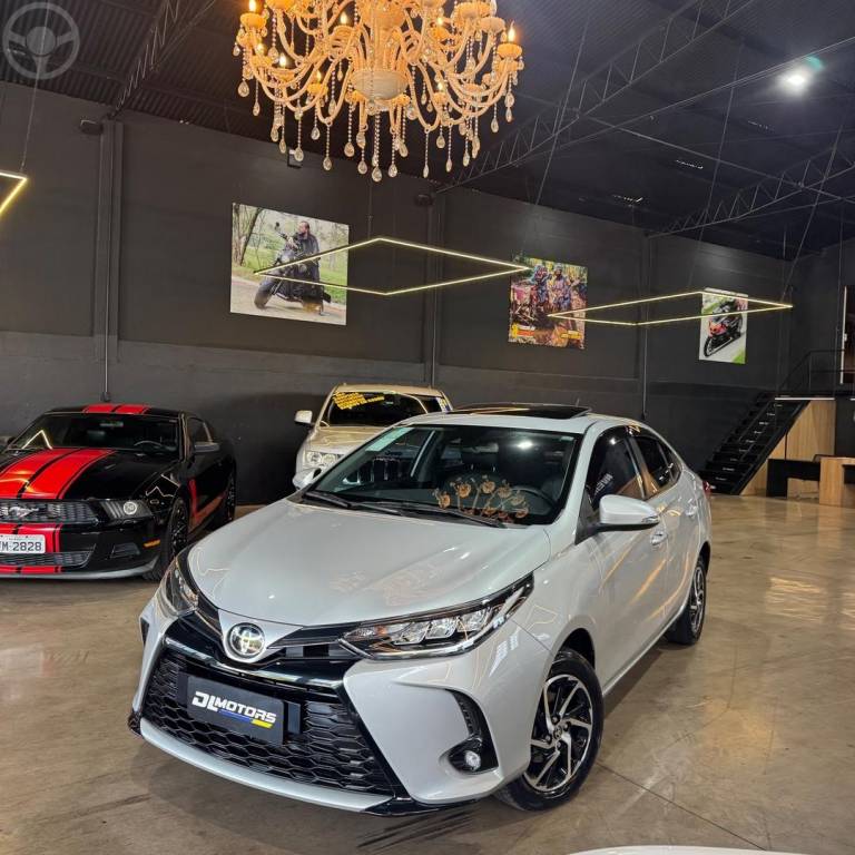 TOYOTA - YARIS 1.5 XLS CONNECT 16V FLEX 4P AUTOMATICO - 2022/2023 - PRATA - R$ 105.800,00