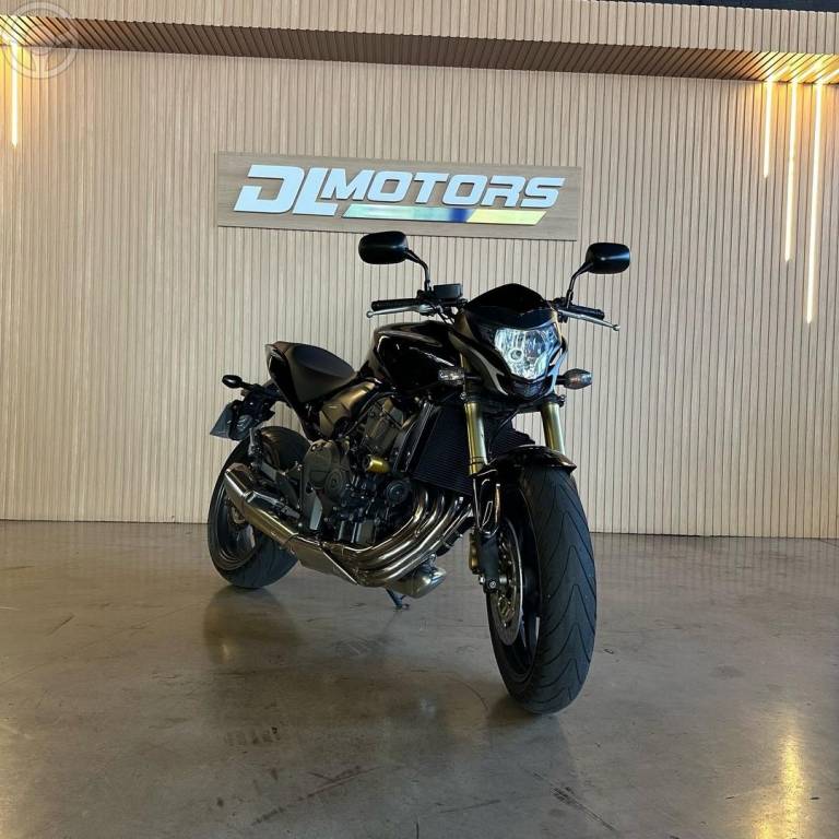 HONDA - CB 600F HORNET - 2011/2012 - PRETA - R$ 47.800,00