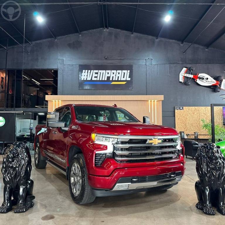 CHEVROLET - SILVERADO - 2025/2024 - VERMELHA - R$ 479.800,00