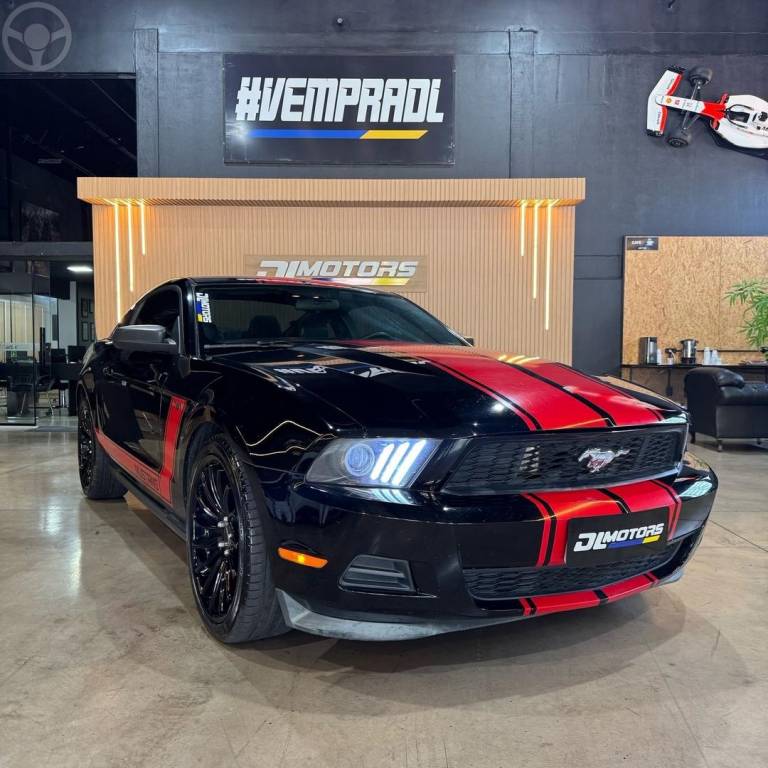 FORD - MUSTANG 3.7 COUPE V6 24V 2P MANUAL - 2011/2012 - PRETA - R$ 245.800,00